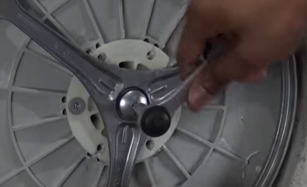 CONTROLLARE PULEGGIA E CINGHIA